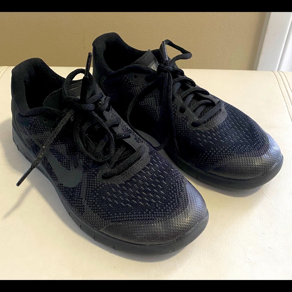 ✔️ Nike all black running shoes 👟